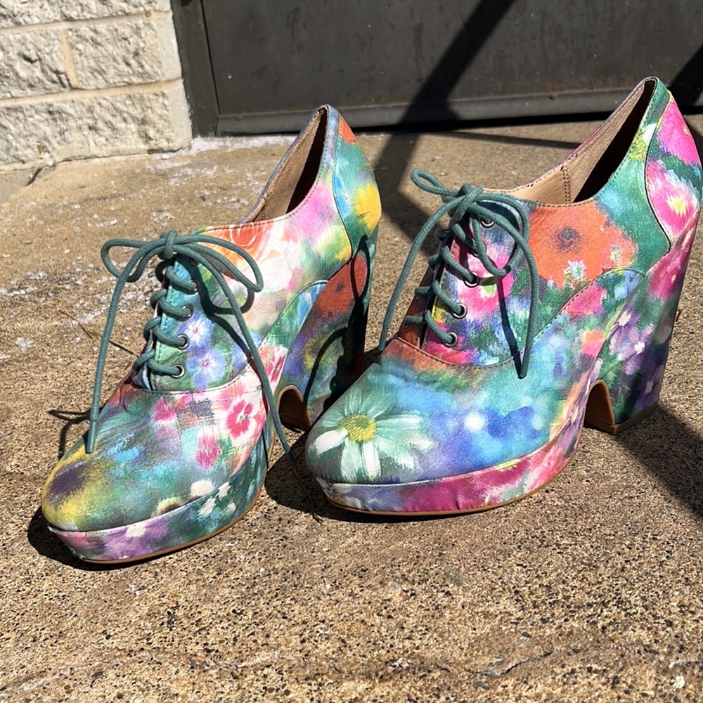 Sizes 10.beautiful shoes